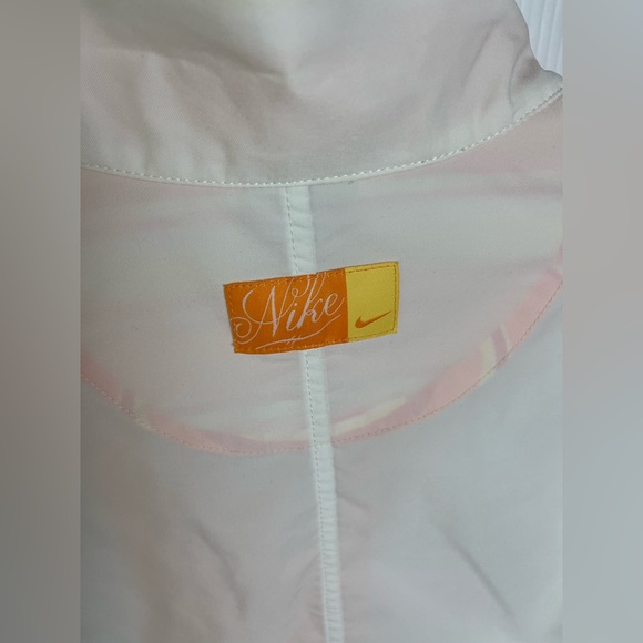 💲8️⃣ Nike Women's Large Windbreaker Jacket White Orange Yellow Full Zip Front - Picture 8 of 8